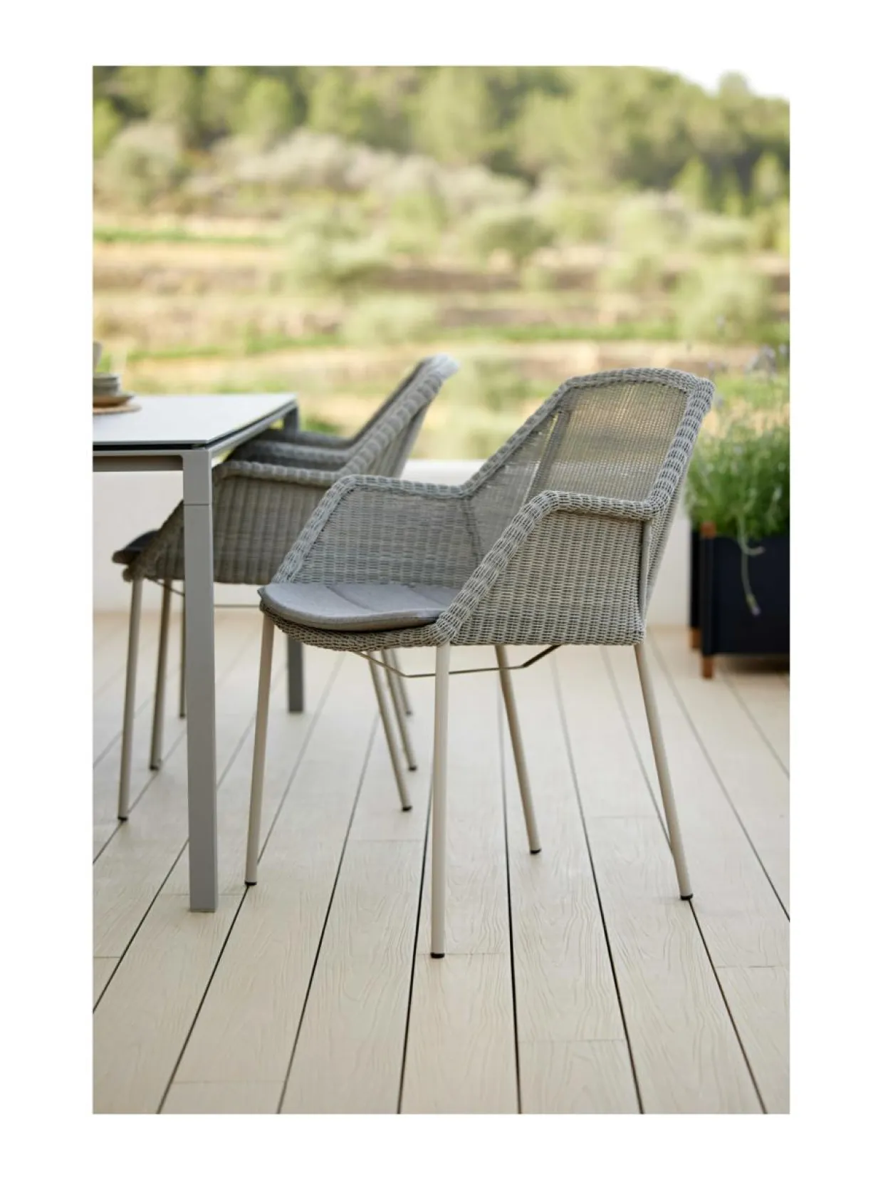 Breeze-tuolin tyyny, nelijalkaiseen malliin