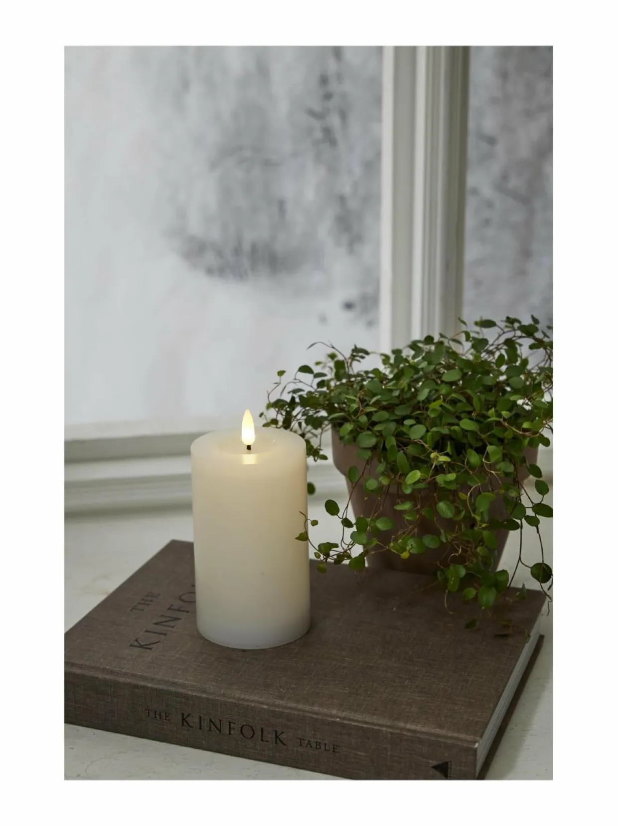 Flamme Flow LED -kynttilä 7,5 x 7,5 x 15 cm