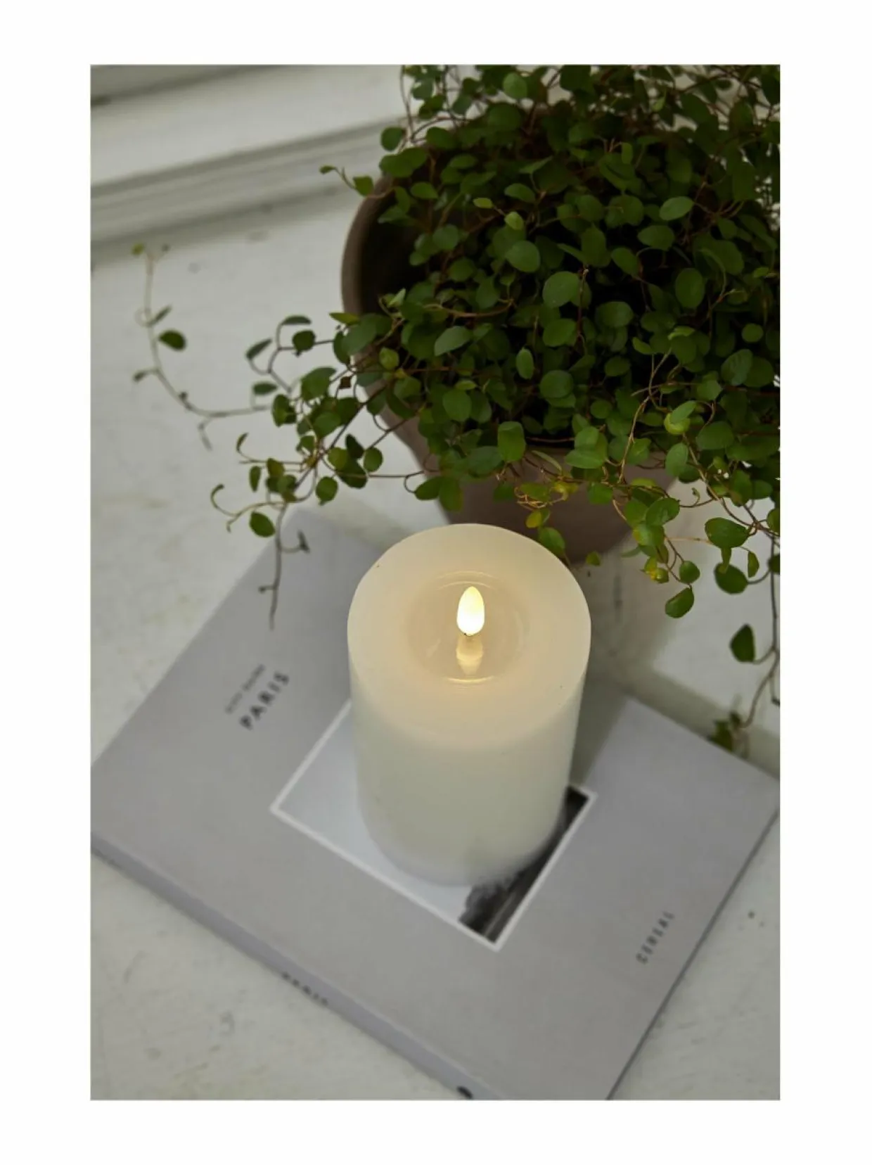 Flamme Flow LED -kynttilä 7,5 x 7,5 x 15 cm