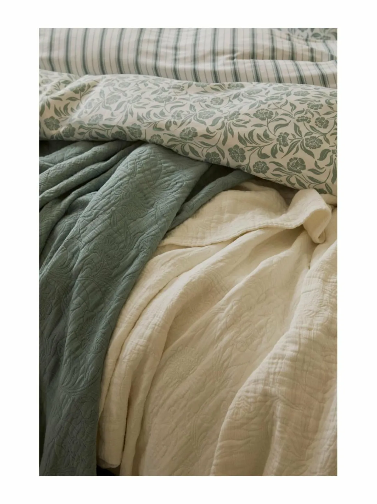 Flowers-satiinipussilakanasetti